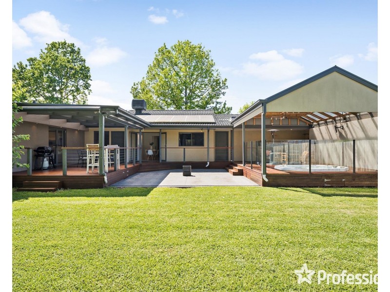 14 Lancaster Road, Mooroolbark VIC 3138