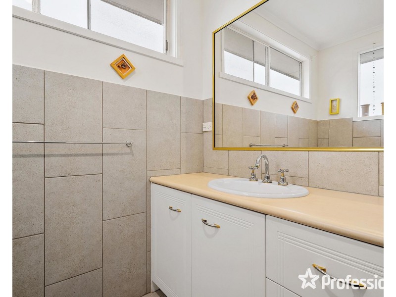 46 Bimbadeen Drive, Mooroolbark VIC 3138