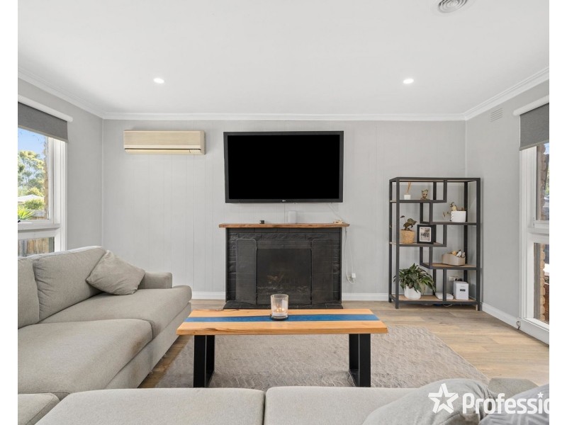 94 Bellara Drive, Mooroolbark VIC 3138