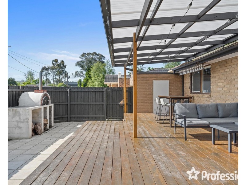 94 Bellara Drive, Mooroolbark VIC 3138