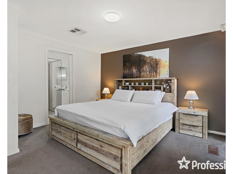 14 Old Kent Road, Mooroolbark VIC 3138