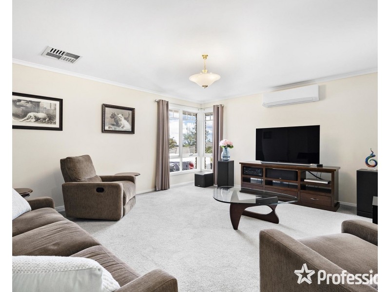 5 Tony Place, Mooroolbark VIC 3138