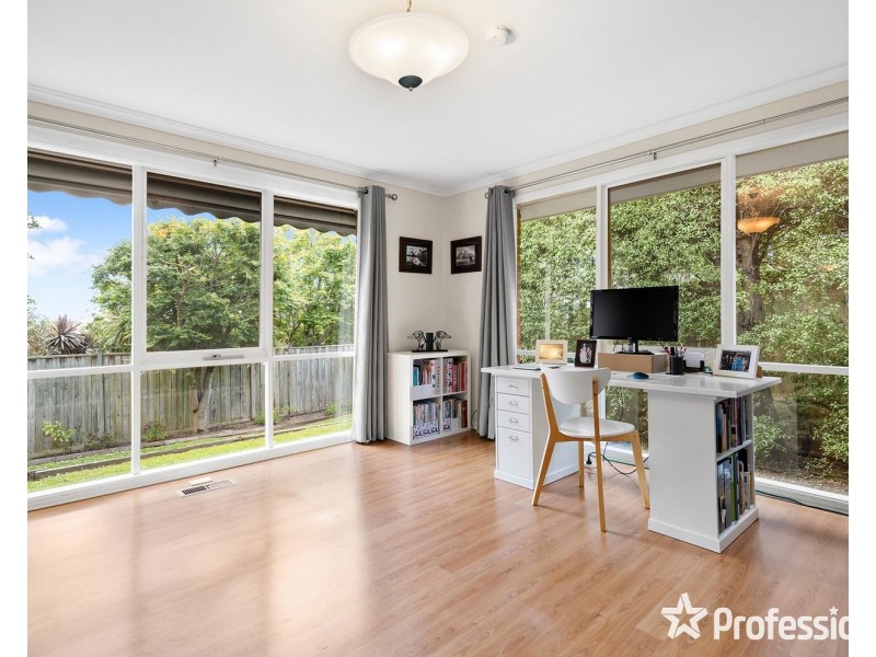 5 Tony Place, Mooroolbark VIC 3138