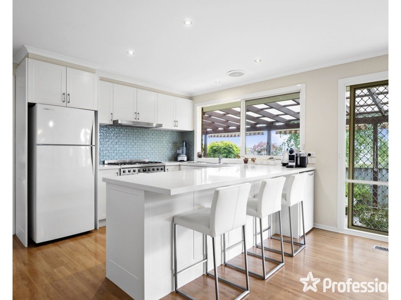 5 Tony Place, Mooroolbark VIC 3138