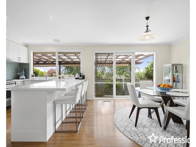 5 Tony Place, Mooroolbark VIC 3138