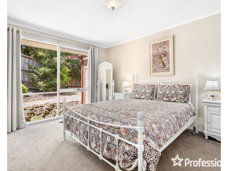 5 Tony Place, Mooroolbark VIC 3138
