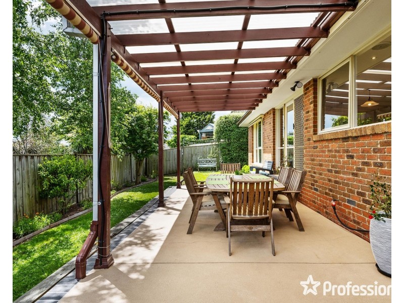5 Tony Place, Mooroolbark VIC 3138