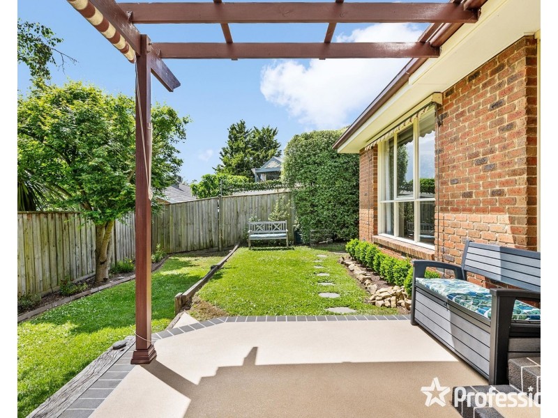 5 Tony Place, Mooroolbark VIC 3138