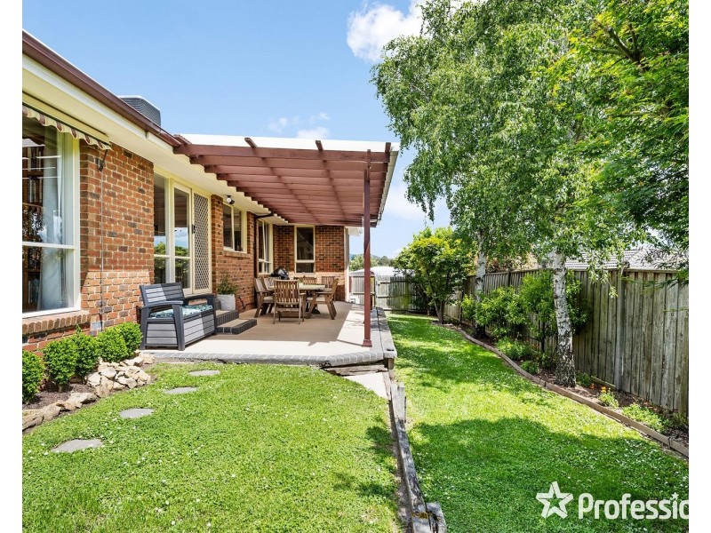 5 Tony Place, Mooroolbark VIC 3138