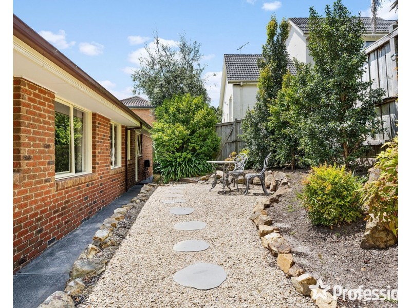 5 Tony Place, Mooroolbark VIC 3138