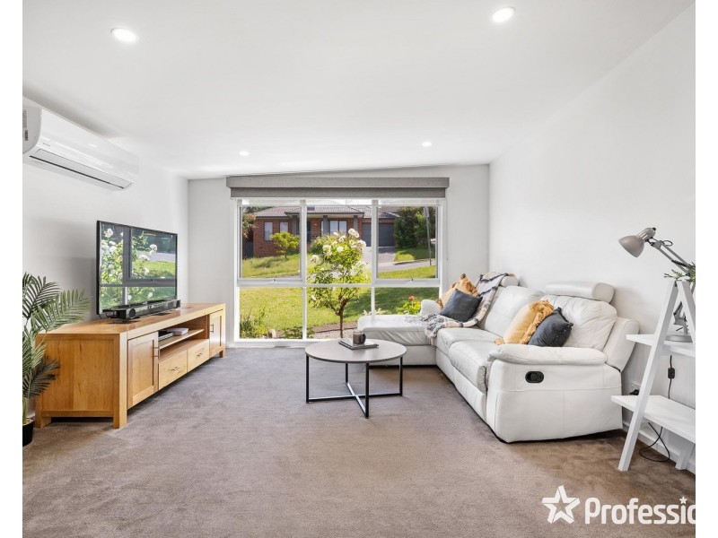 8 Central Avenue, Mooroolbark VIC 3138
