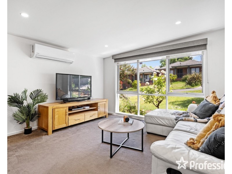 8 Central Avenue, Mooroolbark VIC 3138