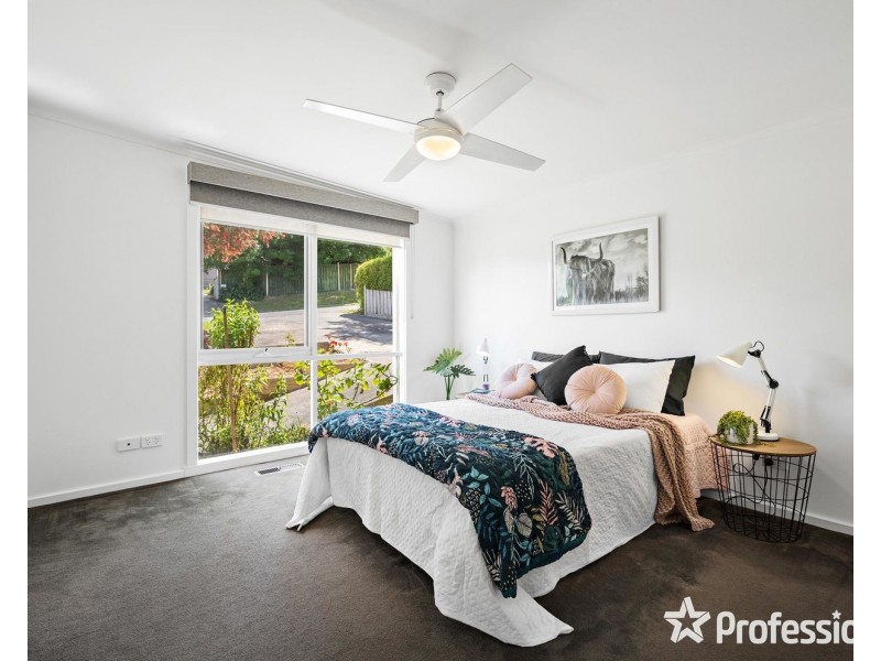 8 Central Avenue, Mooroolbark VIC 3138