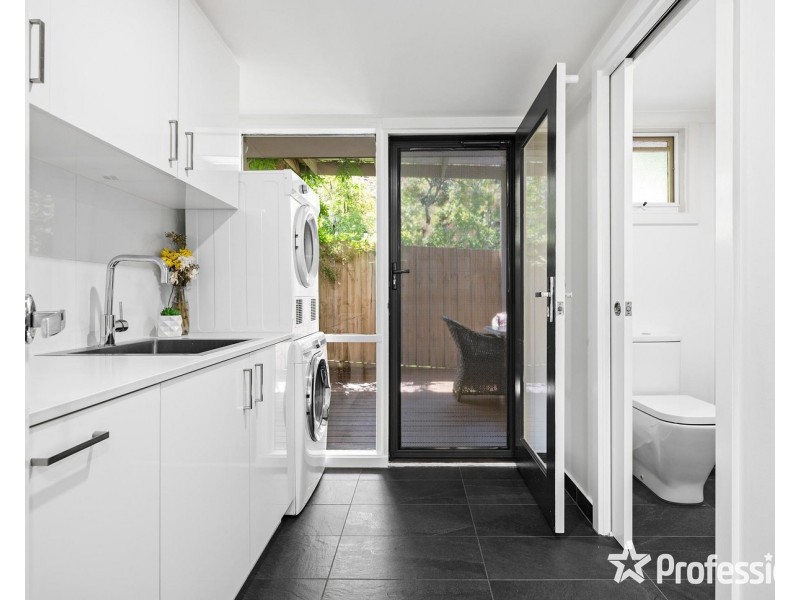 8 Central Avenue, Mooroolbark VIC 3138