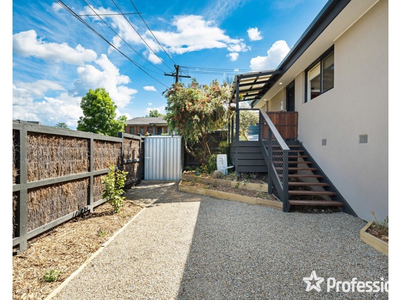 8 Central Avenue, Mooroolbark VIC 3138