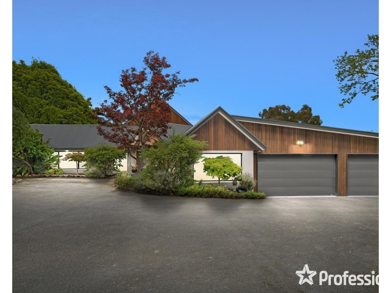 4 Pine Road, Mooroolbark VIC 3138