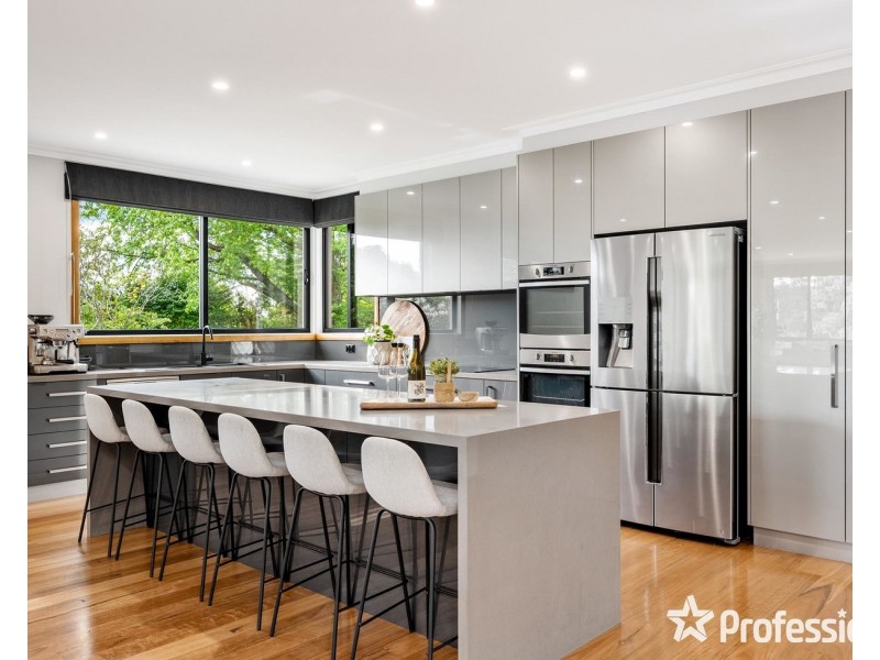 4 Pine Road, Mooroolbark VIC 3138