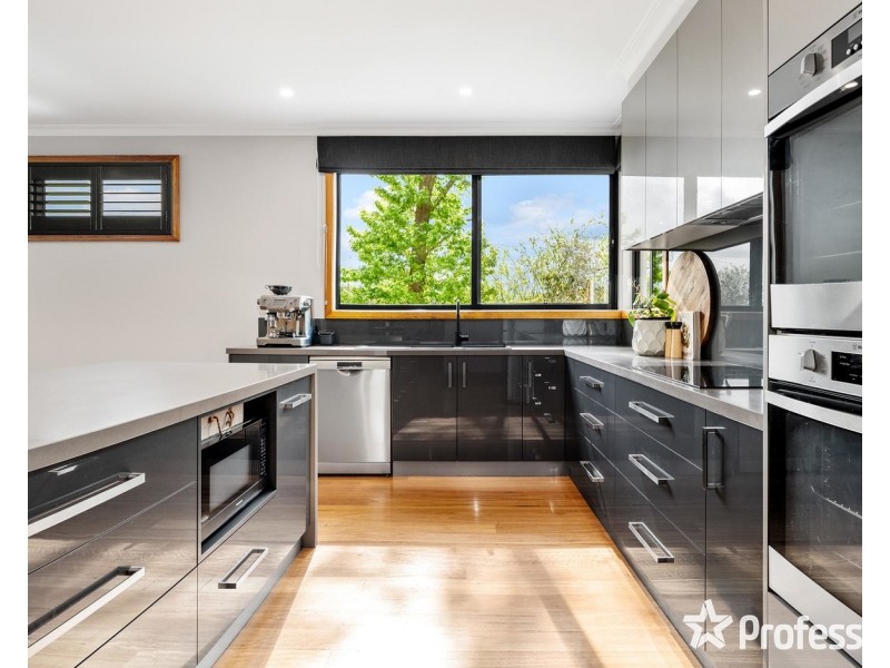 4 Pine Road, Mooroolbark VIC 3138