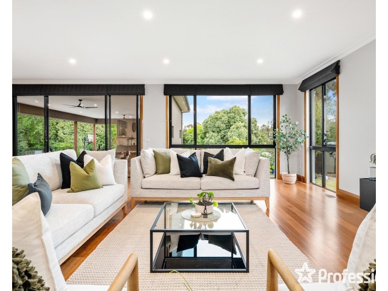 4 Pine Road, Mooroolbark VIC 3138