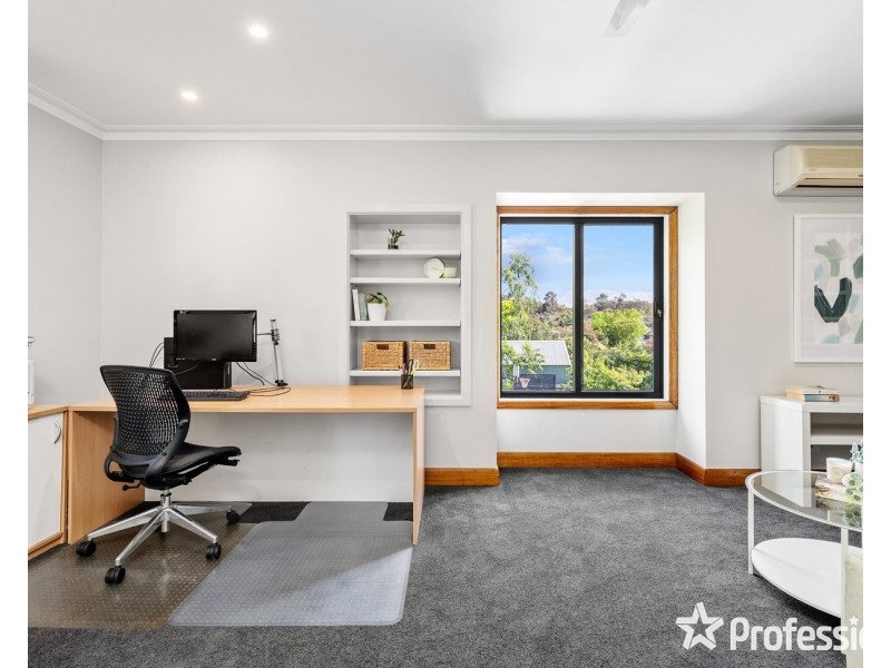 4 Pine Road, Mooroolbark VIC 3138