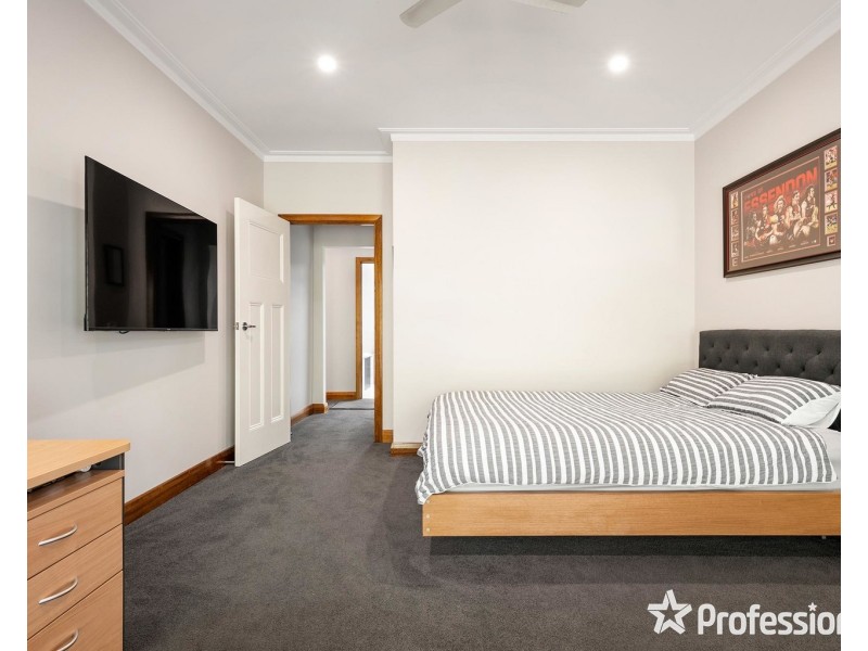 4 Pine Road, Mooroolbark VIC 3138