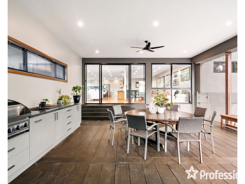4 Pine Road, Mooroolbark VIC 3138