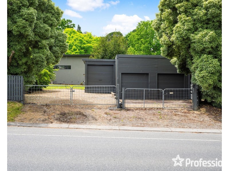4 Pine Road, Mooroolbark VIC 3138