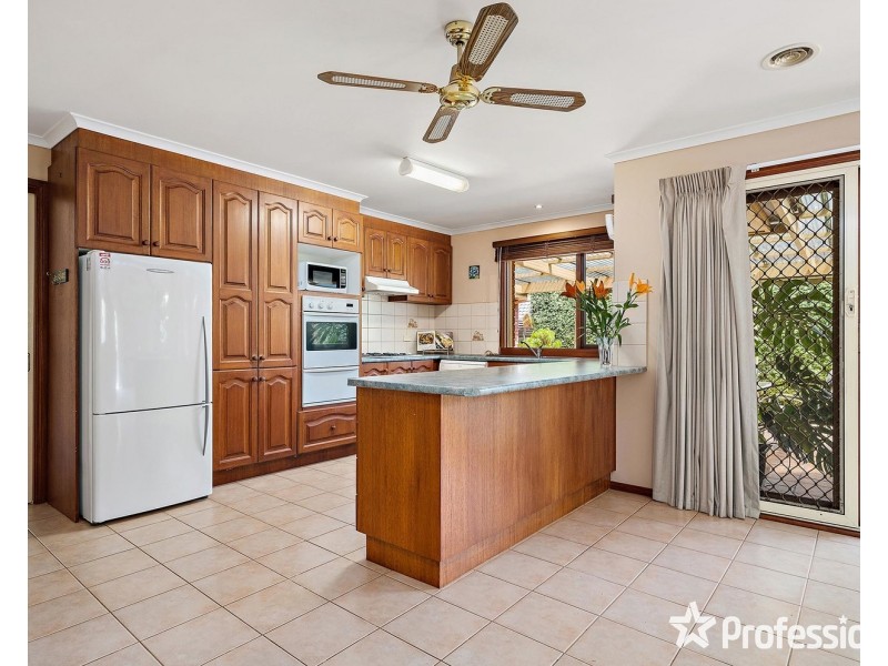 8 Whernside Court, Mooroolbark VIC 3138