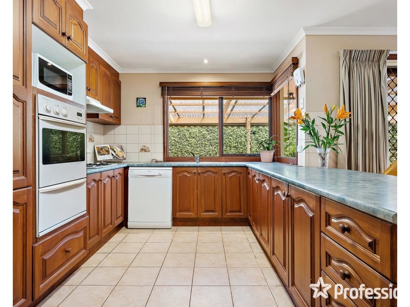 8 Whernside Court, Mooroolbark VIC 3138