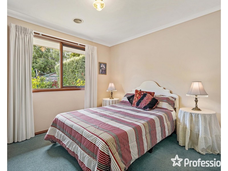 8 Whernside Court, Mooroolbark VIC 3138