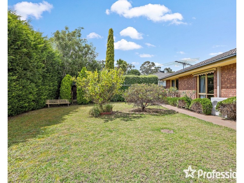 8 Whernside Court, Mooroolbark VIC 3138