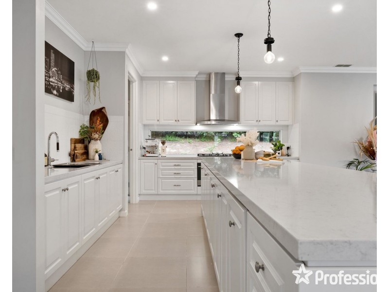 90 Stradbroke Road, Montrose VIC 3765