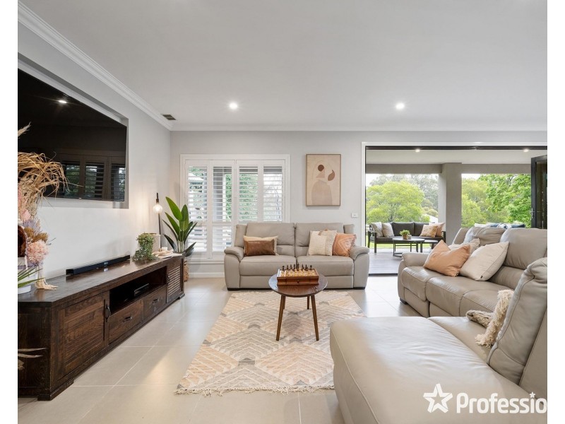 90 Stradbroke Road, Montrose VIC 3765