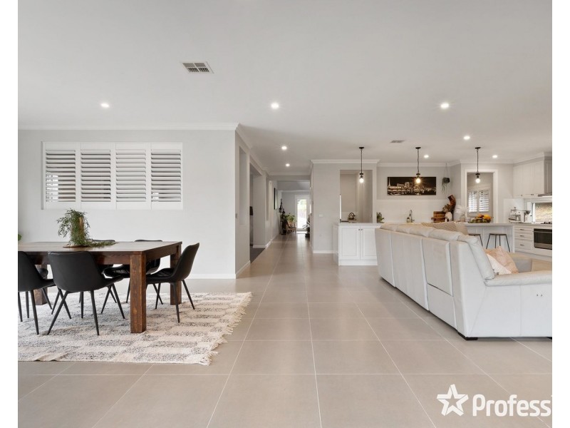 90 Stradbroke Road, Montrose VIC 3765