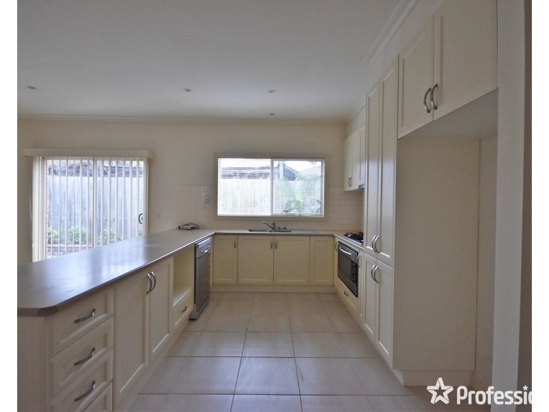 4 Saxon Drive, Mooroolbark VIC 3138