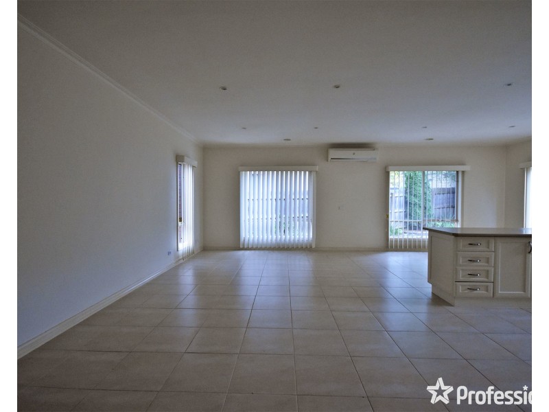 4 Saxon Drive, Mooroolbark VIC 3138
