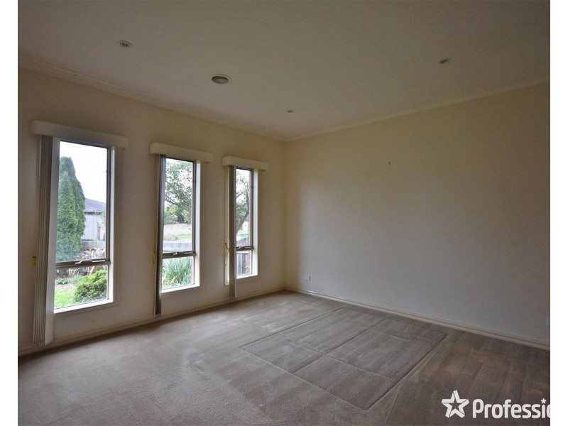 4 Saxon Drive, Mooroolbark VIC 3138