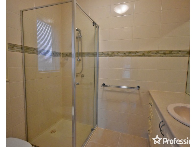 4 Saxon Drive, Mooroolbark VIC 3138