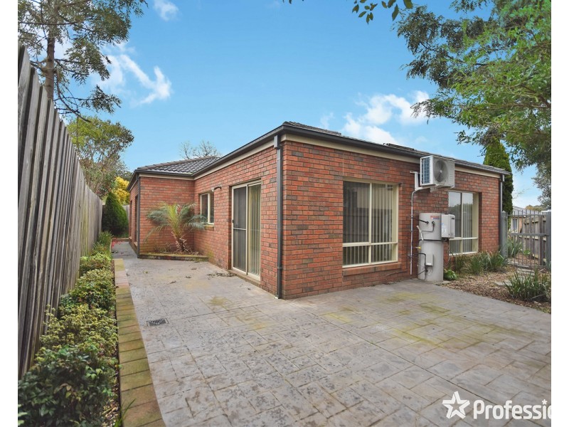 4 Saxon Drive, Mooroolbark VIC 3138