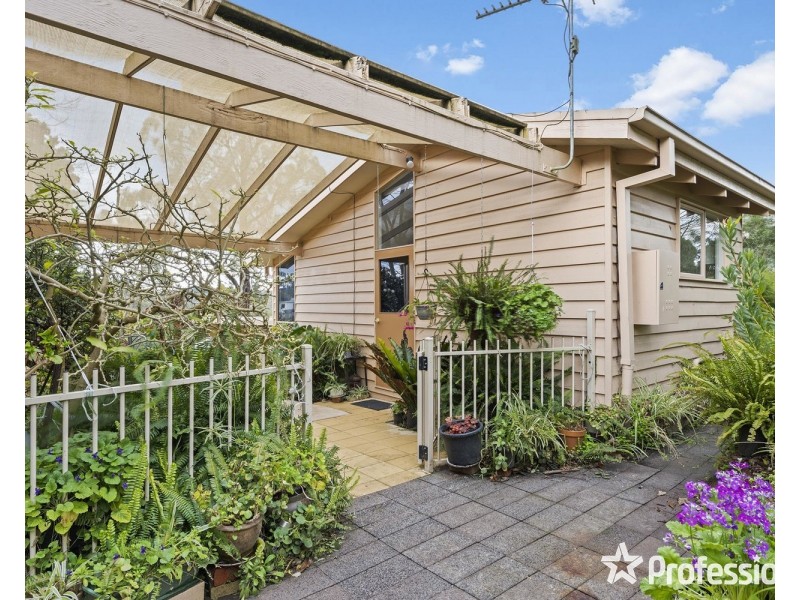 50 Railway Road, Seville VIC 3139