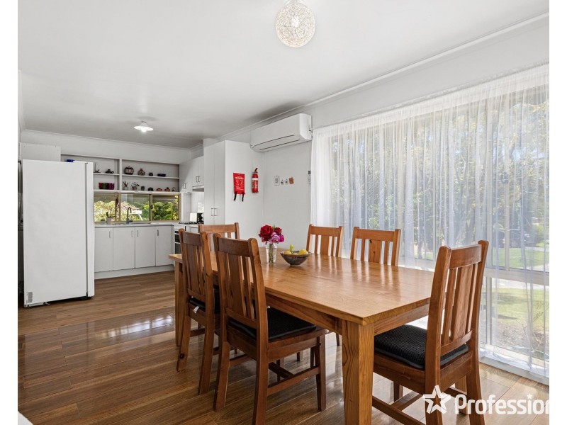 18 Charlwood Drive, Mooroolbark VIC 3138