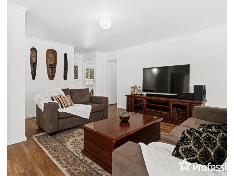 18 Charlwood Drive, Mooroolbark VIC 3138