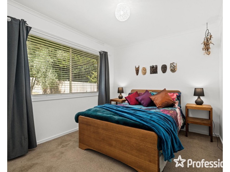 18 Charlwood Drive, Mooroolbark VIC 3138
