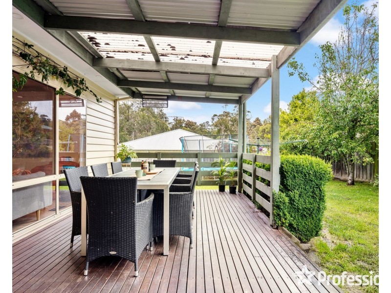 588 Warburton Highway, Seville VIC 3139