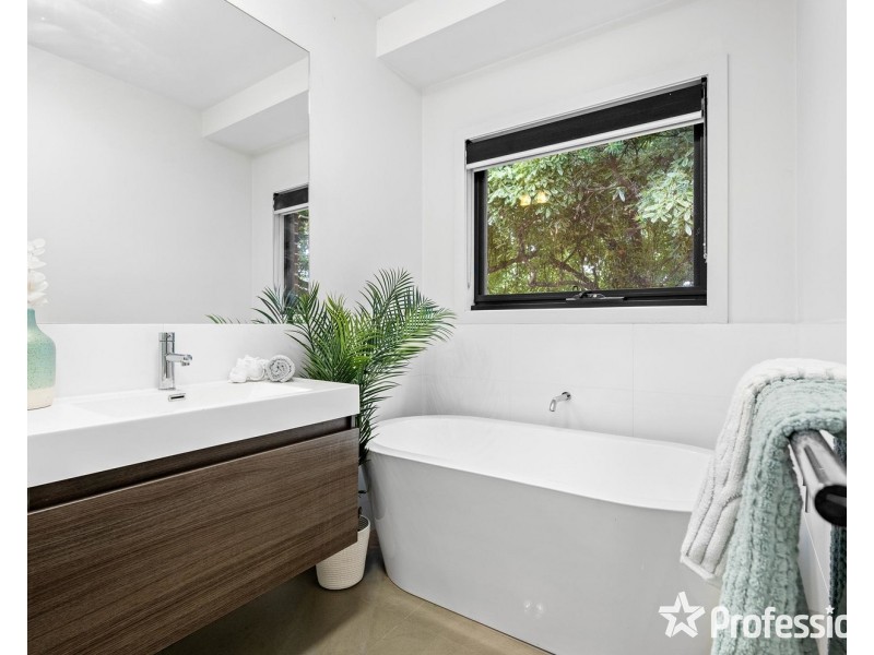 12a Dobell Place, Mooroolbark VIC 3138