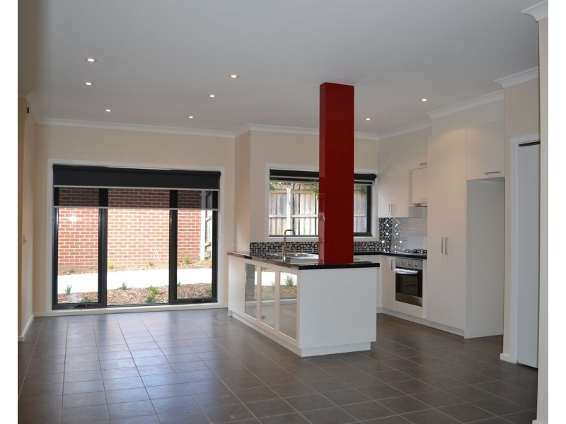 3/15 Ross Road, Croydon VIC 3136