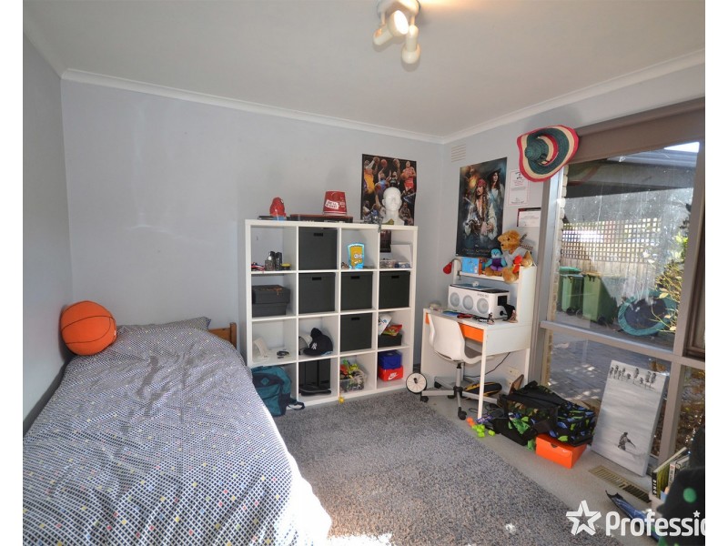 6 Nambour Drive, Mooroolbark VIC 3138