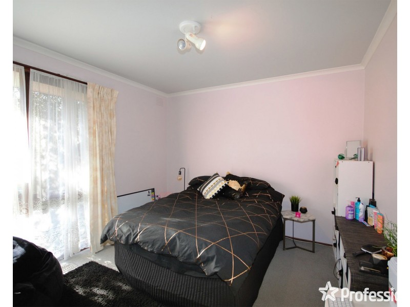 6 Nambour Drive, Mooroolbark VIC 3138