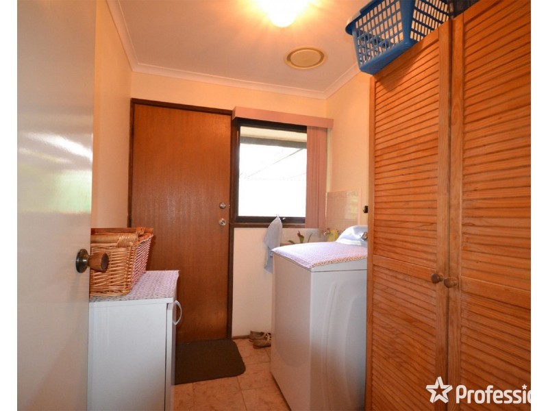 6 Nambour Drive, Mooroolbark VIC 3138