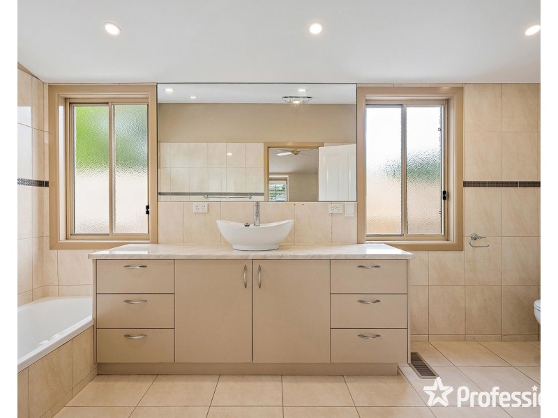 9 Belmont Road West, Croydon South VIC 3136
